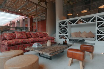 luz culinary wine lodge