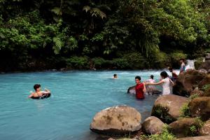 rio celeste nature view