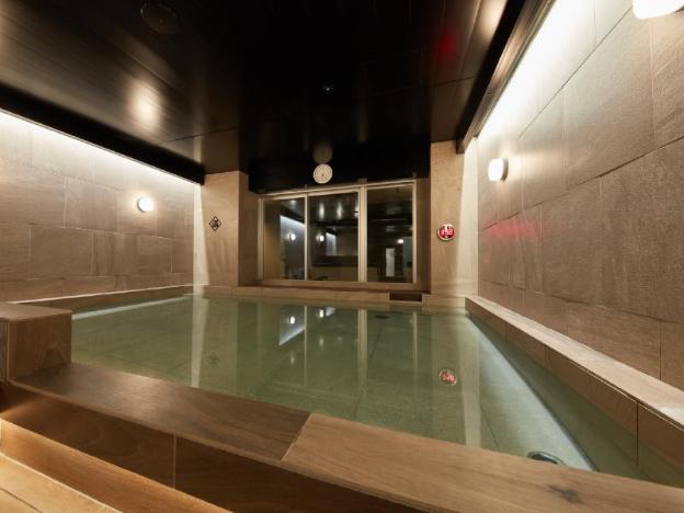 rembrandt cabin and spa shimbashi caters to men