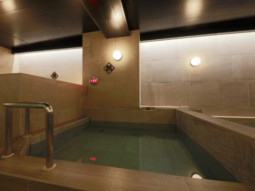 rembrandt cabin and spa shimbashi caters to men