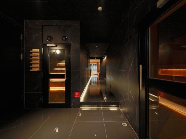 rembrandt cabin and spa shimbashi caters to men