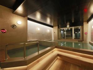 rembrandt cabin and spa shimbashi caters to men