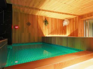 rembrandt cabin and spa shimbashi caters to men