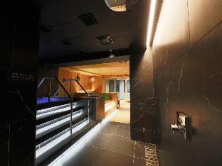 rembrandt cabin and spa shimbashi caters to men