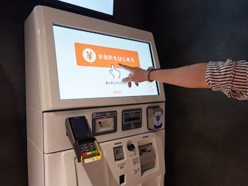 rembrandt cabin and spa shimbashi caters to men