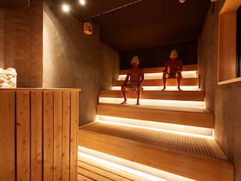 rembrandt cabin and spa shimbashi caters to men