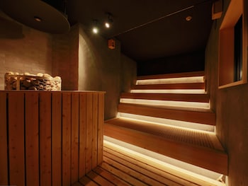 rembrandt cabin and spa shimbashi caters to men