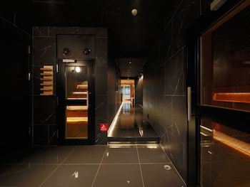 rembrandt cabin and spa shimbashi caters to men