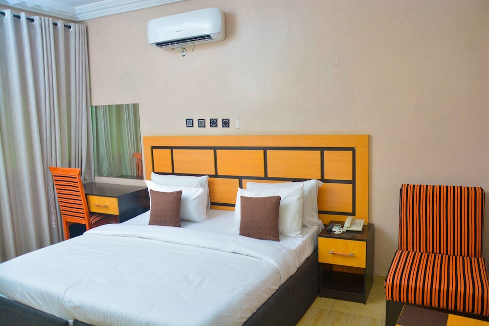halatria hotel and towers