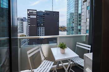 mega style apartments southbank