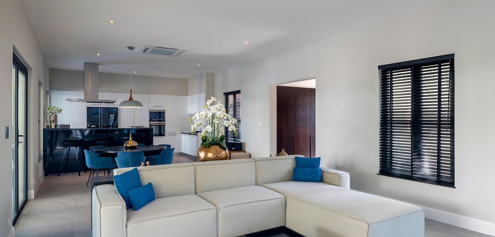 luxury 5 bedroom pool villa b11b