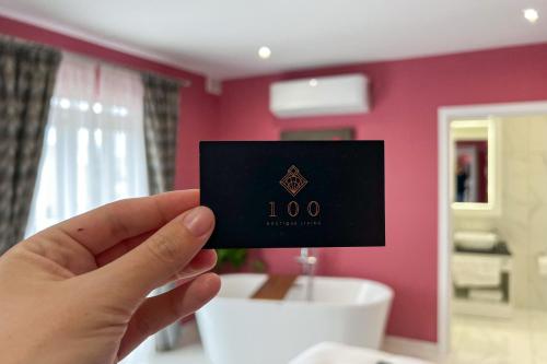 100 boutique living