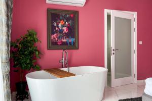 100 boutique living