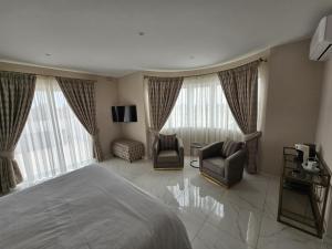 100 boutique living