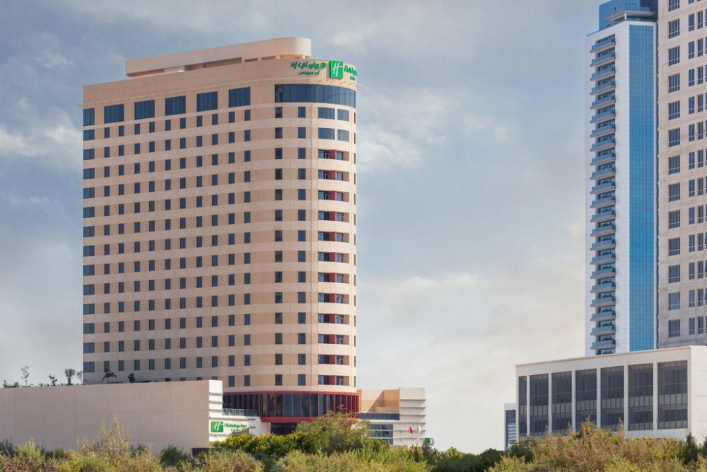 holiday inn and suites dubai science park