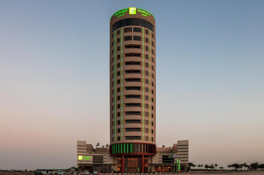 holiday inn and suites dubai science park