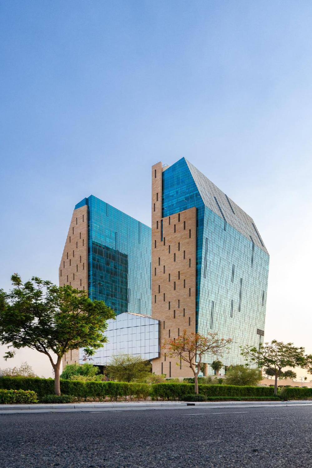 holiday inn and suites dubai science park