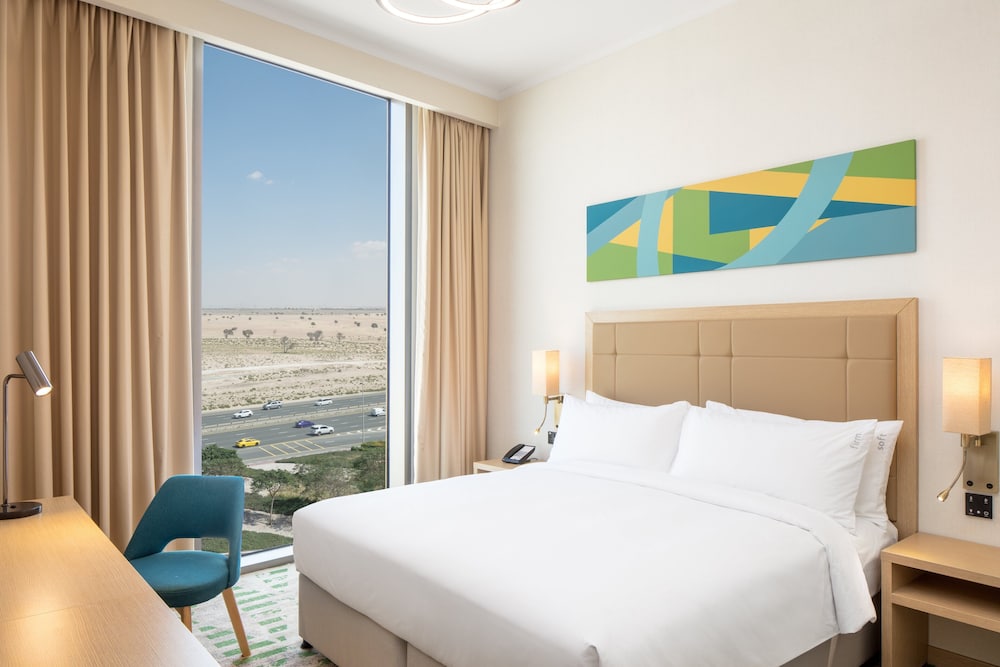 holiday inn and suites dubai science park