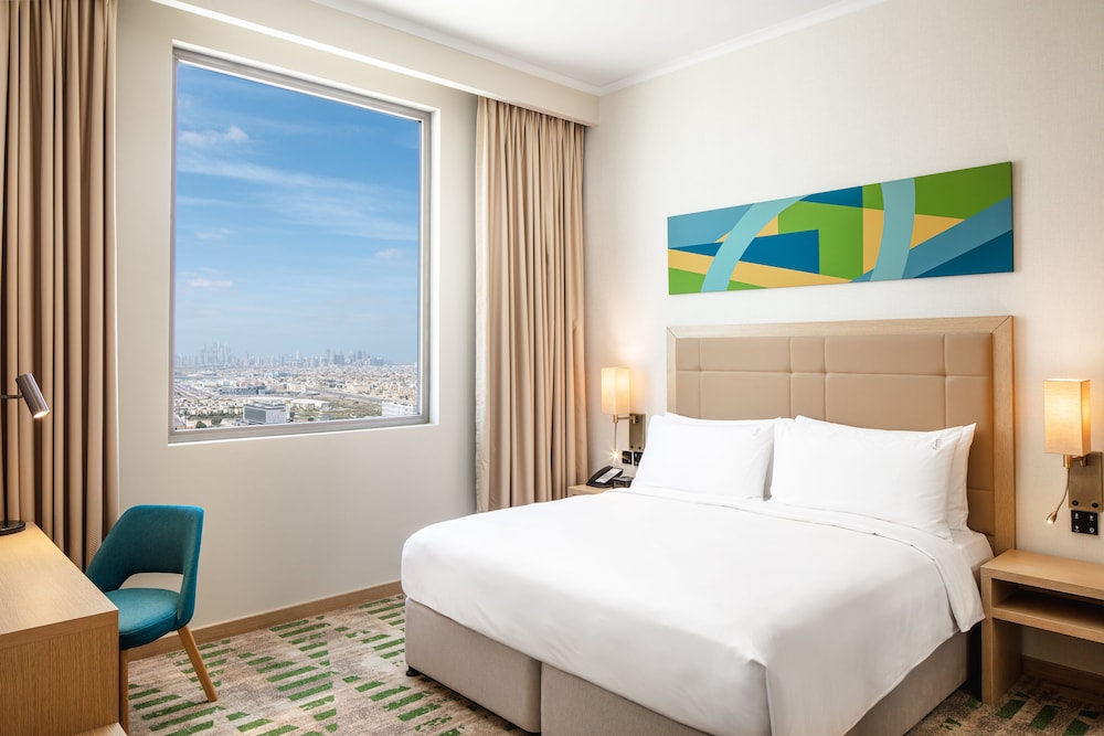 holiday inn and suites dubai science park