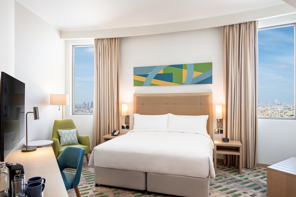 holiday inn and suites dubai science park