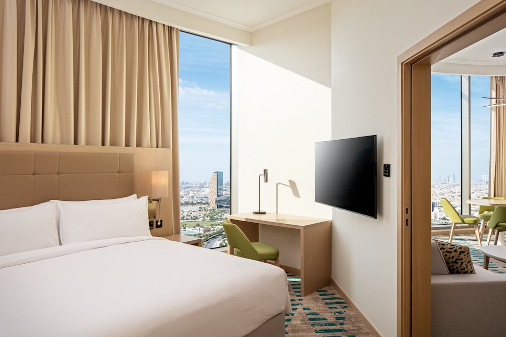 holiday inn and suites dubai science park