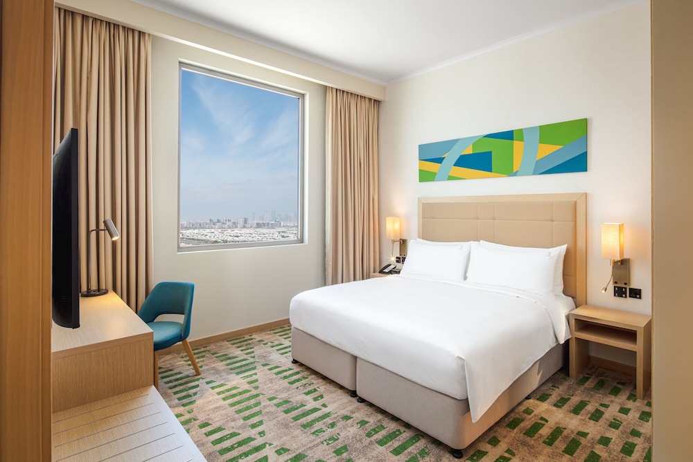 holiday inn and suites dubai science park
