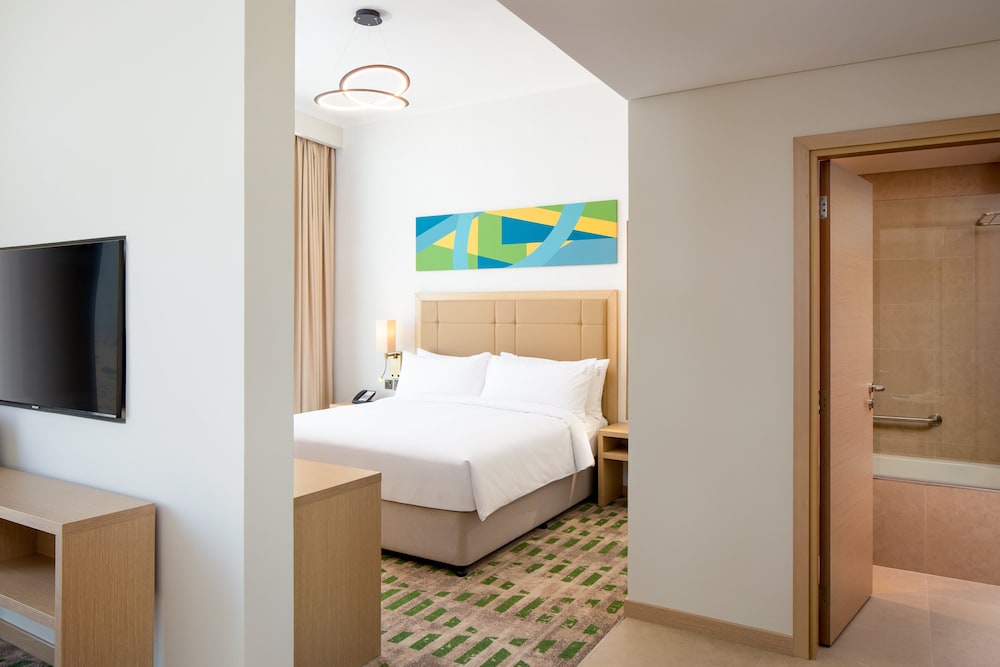 holiday inn and suites dubai science park