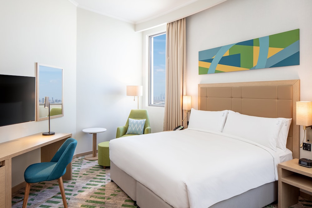holiday inn and suites dubai science park