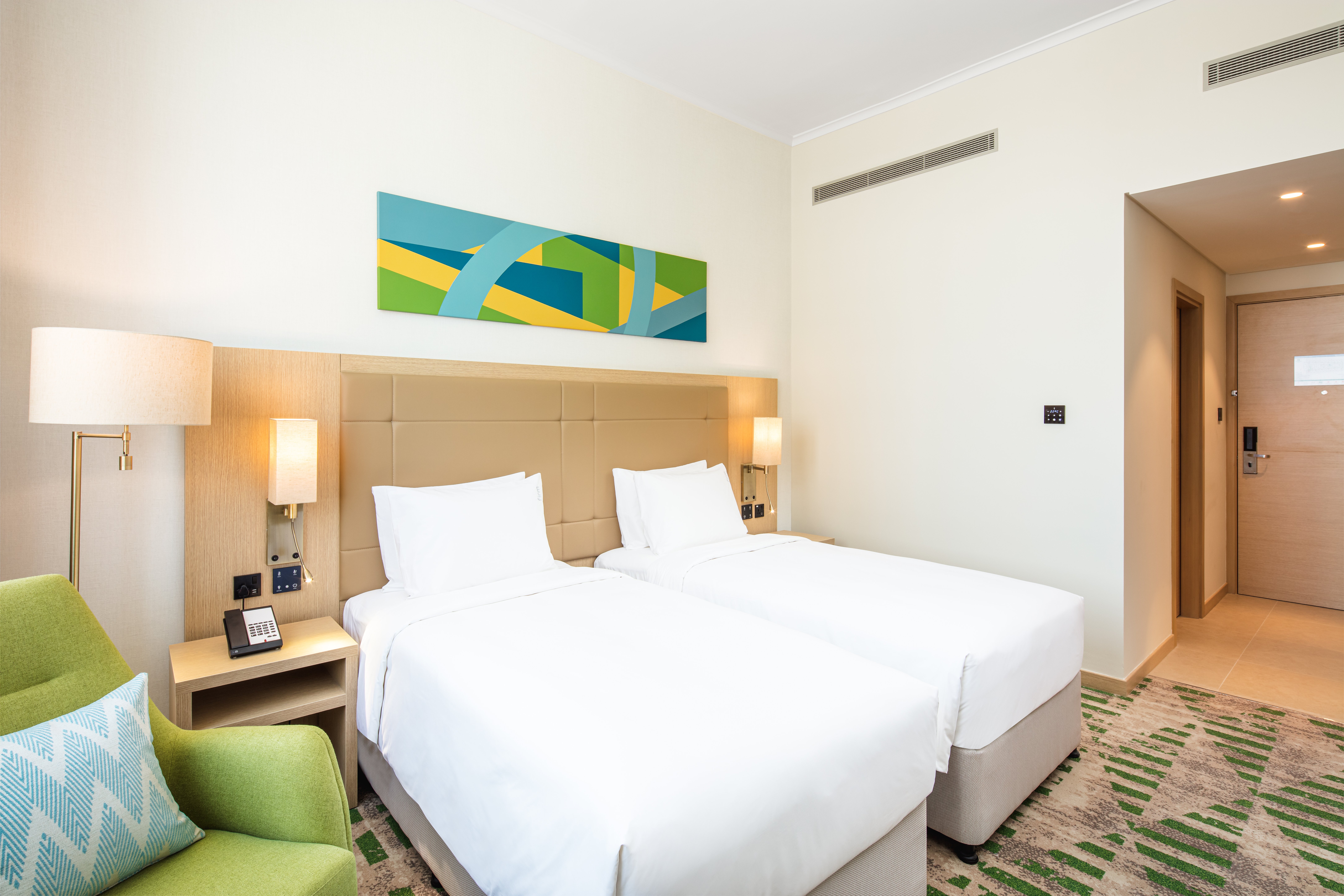 holiday inn and suites dubai science park
