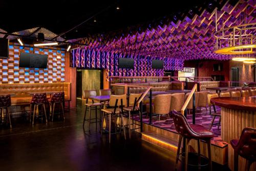 holiday inn and suites dubai science park