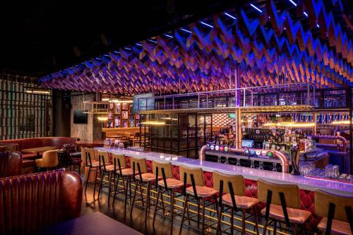 holiday inn and suites dubai science park