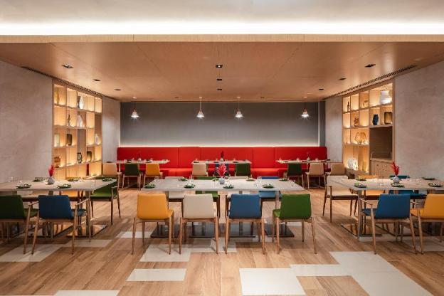 holiday inn and suites dubai science park