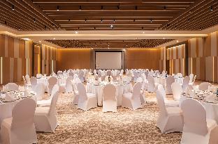 holiday inn and suites dubai science park