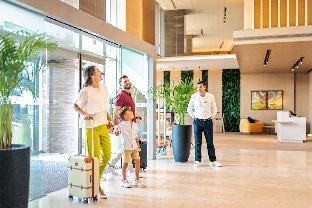 holiday inn and suites dubai science park