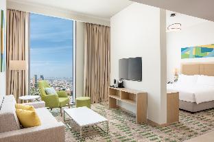 holiday inn and suites dubai science park