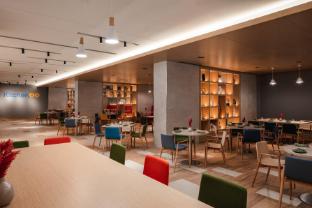 holiday inn and suites dubai science park