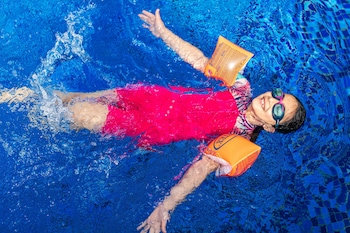 holiday inn and suites dubai science park