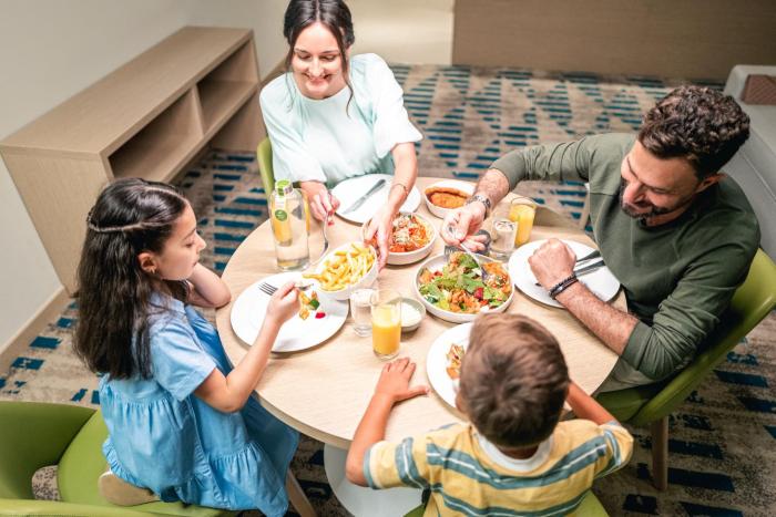 holiday inn and suites dubai science park