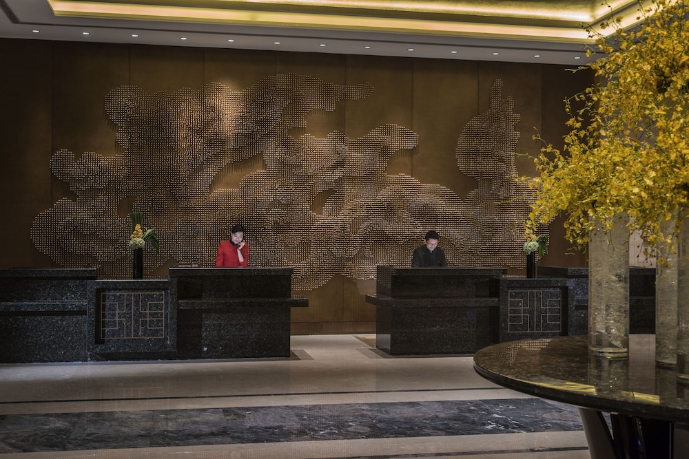 hualuxe hotels and resorts yangjiang city center