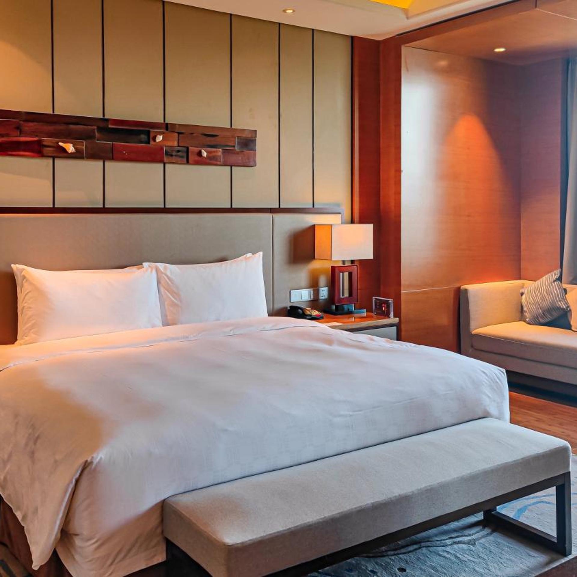 hualuxe hotels and resorts yangjiang city center