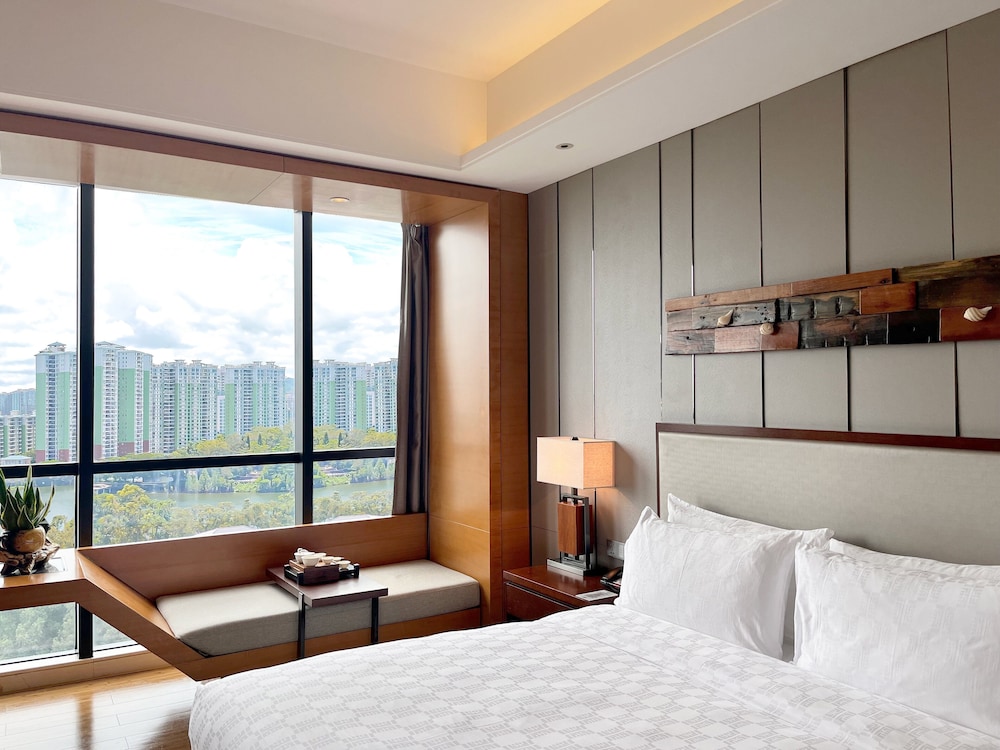 hualuxe hotels and resorts yangjiang city center