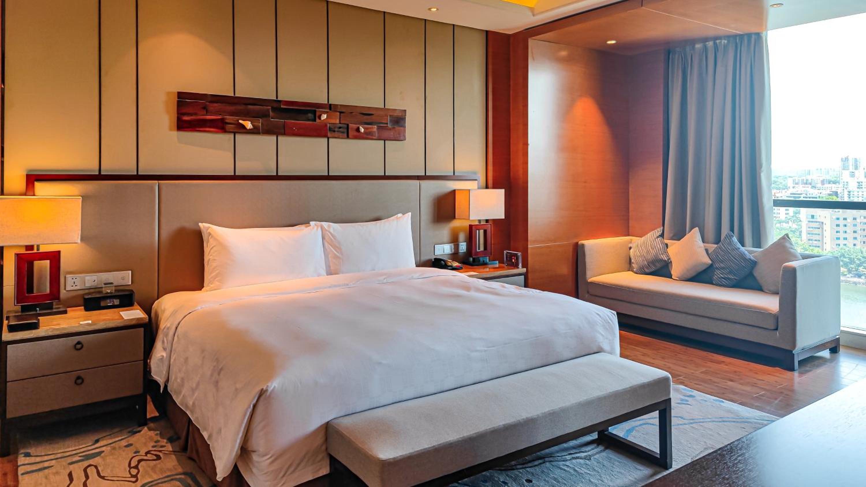 hualuxe hotels and resorts yangjiang city center
