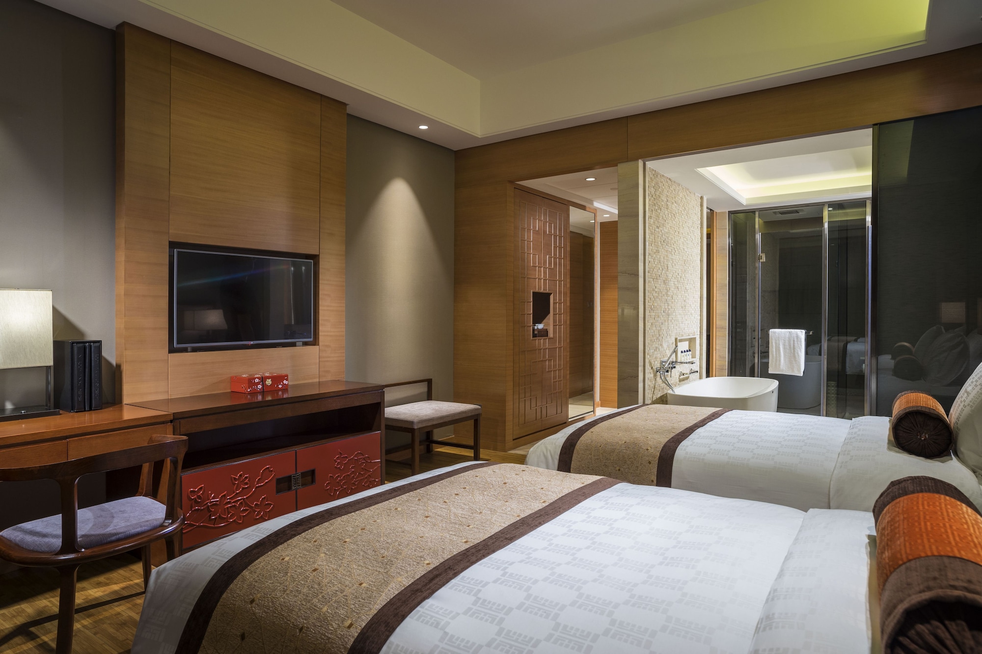 hualuxe hotels and resorts yangjiang city center