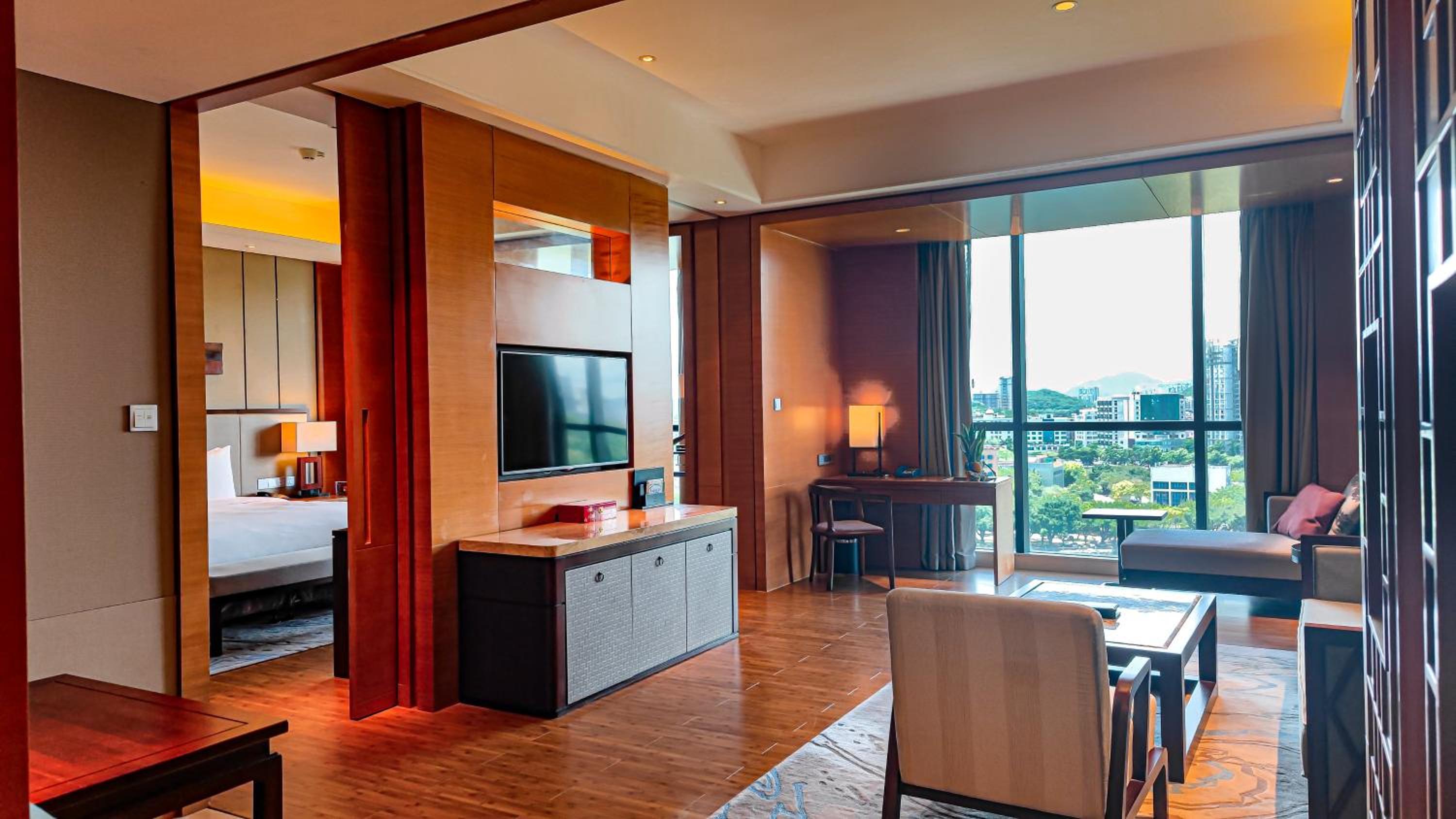 hualuxe hotels and resorts yangjiang city center