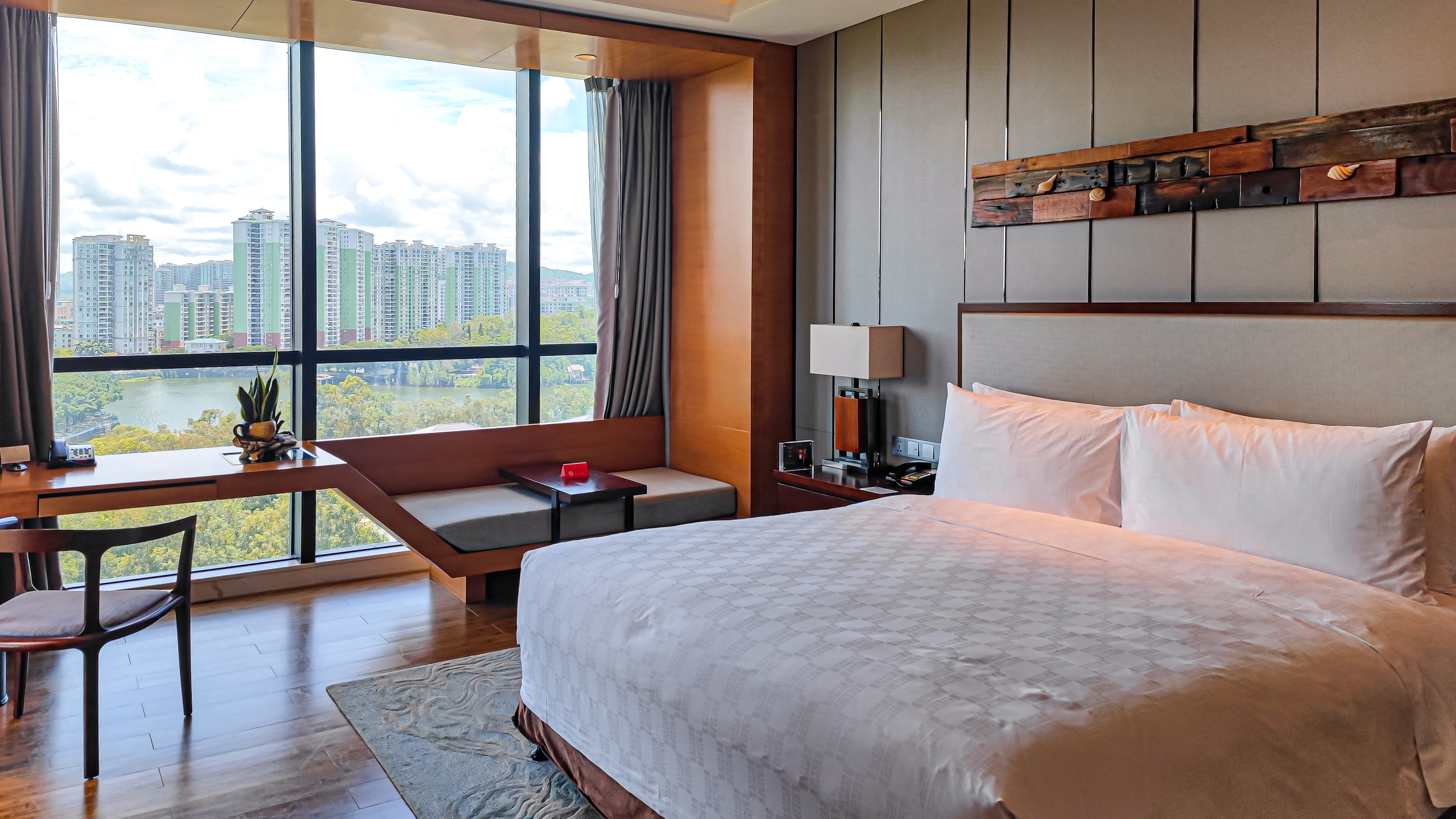 hualuxe hotels and resorts yangjiang city center