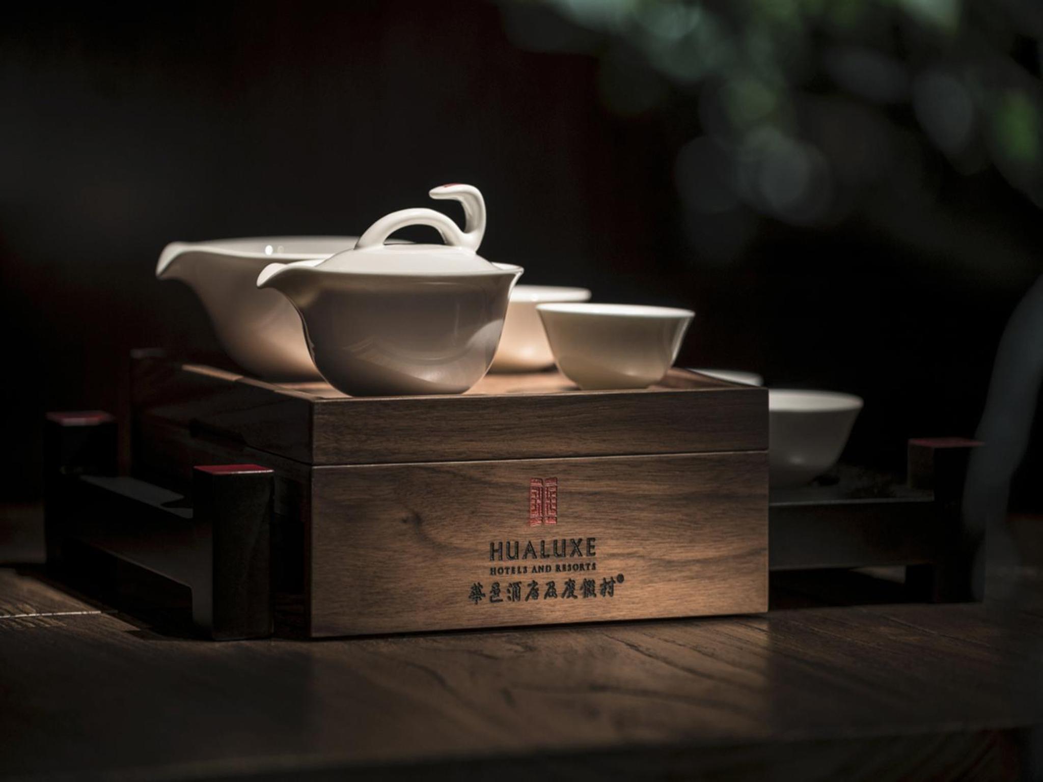 hualuxe hotels and resorts yangjiang city center