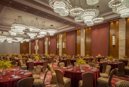 hualuxe hotels and resorts yangjiang city center