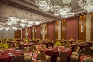 hualuxe hotels and resorts yangjiang city center