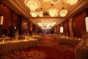 hualuxe hotels and resorts yangjiang city center
