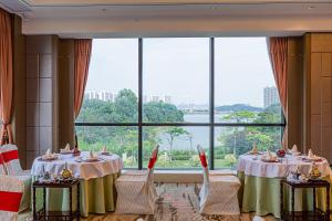 hualuxe hotels and resorts yangjiang city center